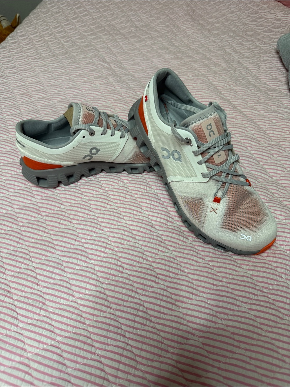 On Running Cloud Kids Sneakers in White, Gray & Orange